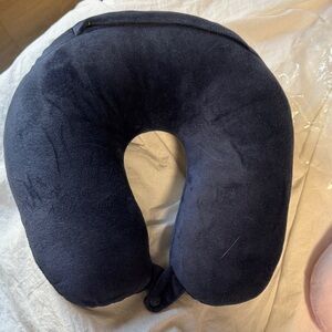 2 Travel Neck Pillows
